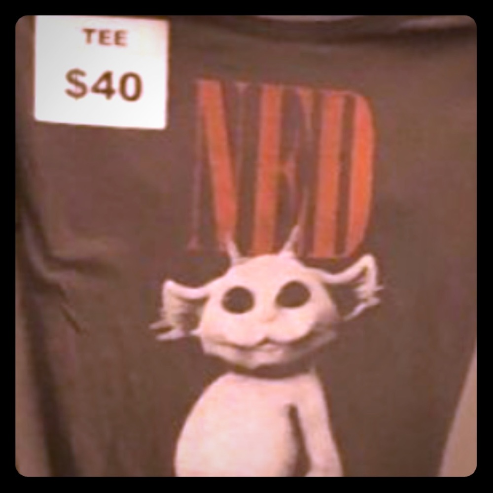 ISO this T-shirt in a Large or XL